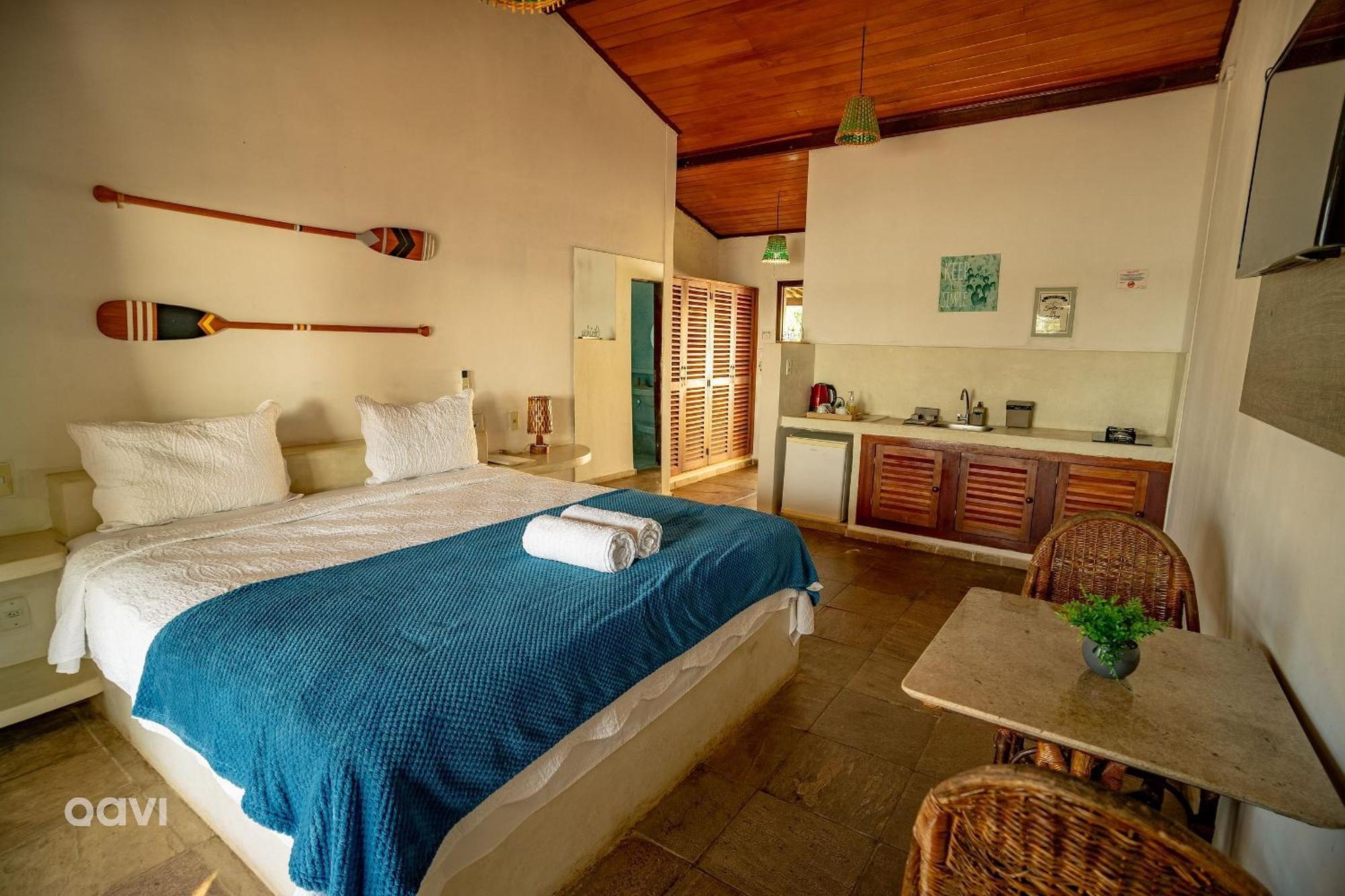 Qavi - Lagoa View Guest house